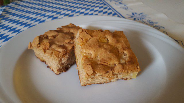 Prăjitură cu mere rapid și ușor de preparat