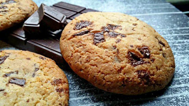 Biscuiți ușori cu bucățele de ciocolată