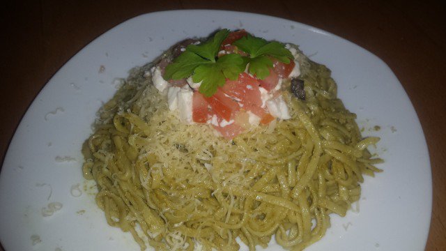 Spaghete Caprese