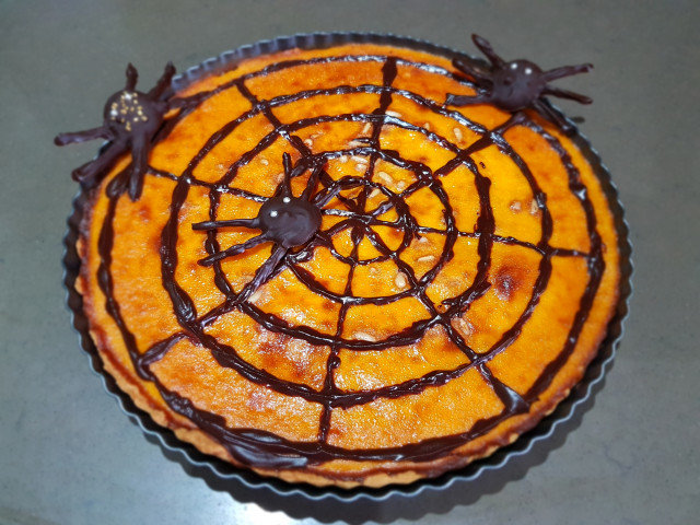 Tort pânză de păianjen din ciocolată pentru Halloween