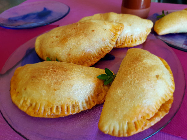 Empanadas cu spanac și roșii