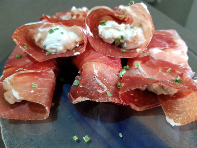 Rulouri de jamon cu umplutură delicioasă