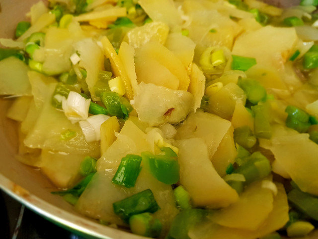 Tortilla cu cartofi și legume