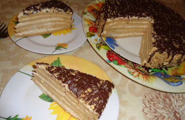 Tort Medovik cu cremă caramel