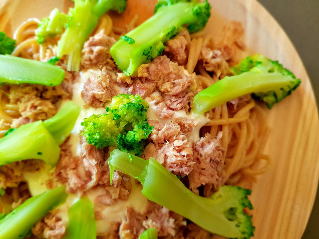 Spaghete sănătoase din grâu integral cu broccoli