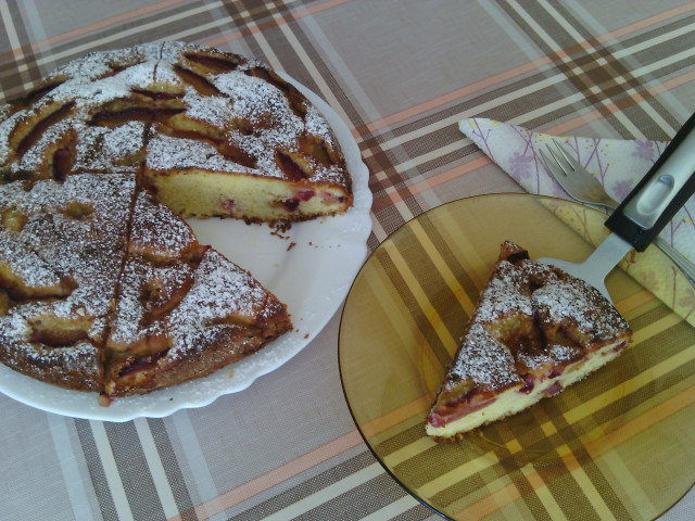 Prăjitură cu prune și vanilie