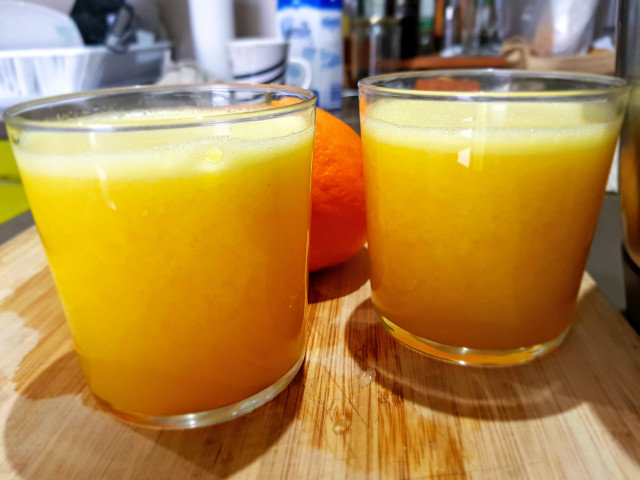 Suc natural din mandarine și portocale