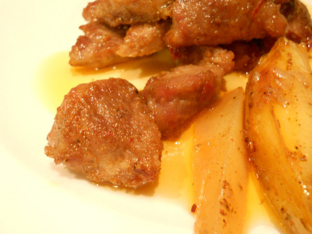 Gustări din carne de porc, la tigaie (rețetă grecească)
