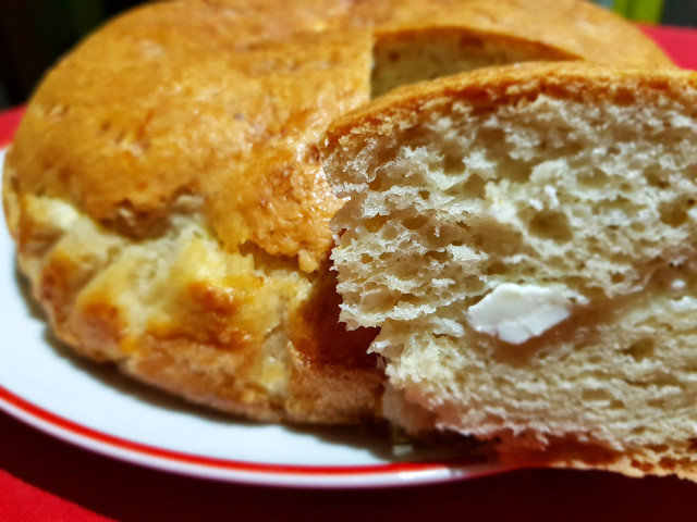 Tutmanik ușor, cu brânză și ouă