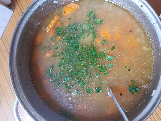 Supă de vită cu cartofi și morcovi