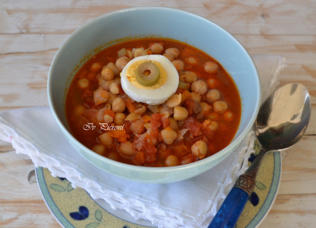 Supă de roșii marocană cu năut