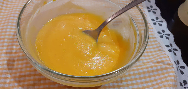 Supă crema de dovleac cu crema de brânză