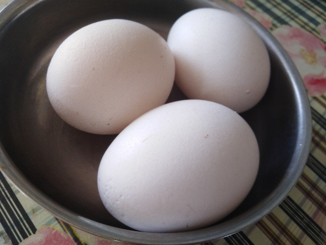 Albirea ouălor de găină pentru Paște