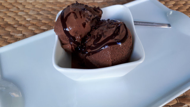 Înghețată de ciocolată pregătită fără aparat