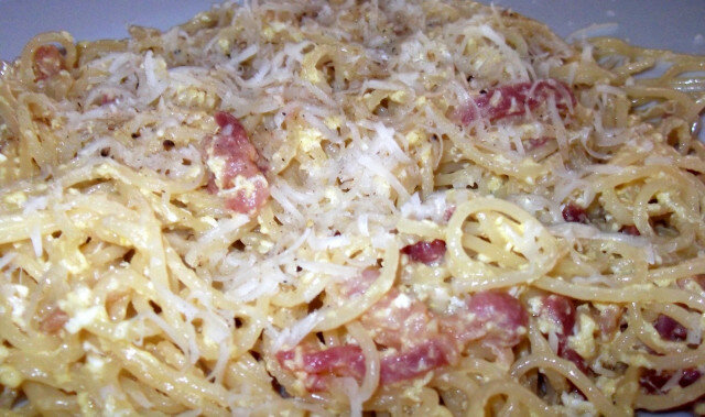 Spaghete Carbonara cu bacon proaspăt