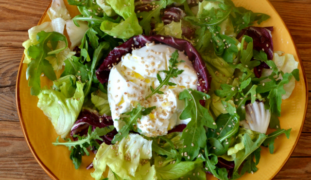 Salata verde cu burrata