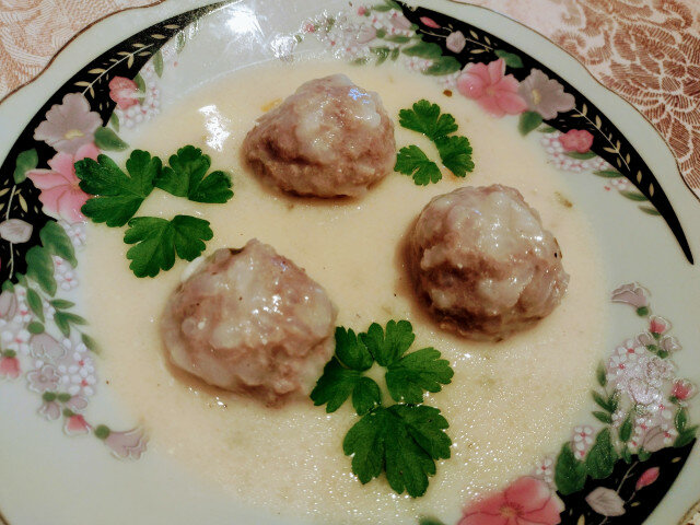 Chifteluțe fricassee