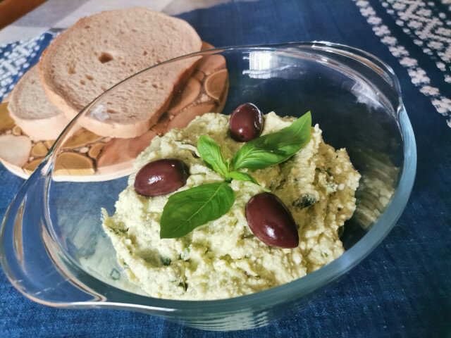 Cremă aperitiv dietetică cu avocado