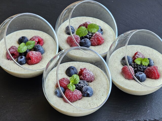 Panna cotta cu fructe de pădure