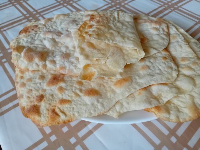 Pâine armenească Lavash la cuptor