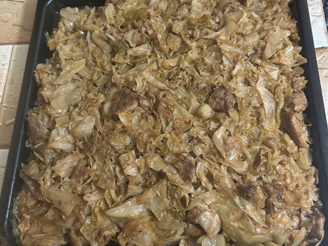 Varză murată cu carne de porc, la cuptor