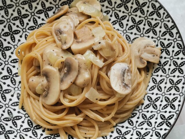 Fusilli cu ciuperci și smântână