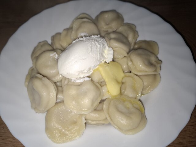 Pelmeni rusești cu umplutură delicioasă
